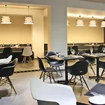 Amphitryon Hotel