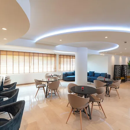 Amphitryon Hotel