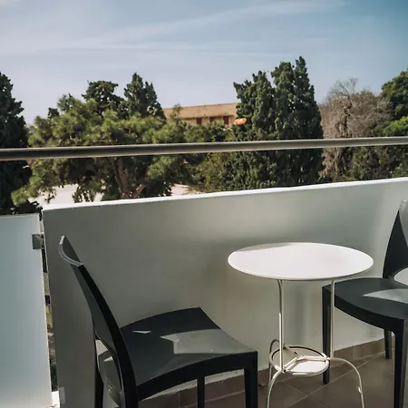 Amphitryon Hotel