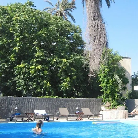 Amphitryon Hotel